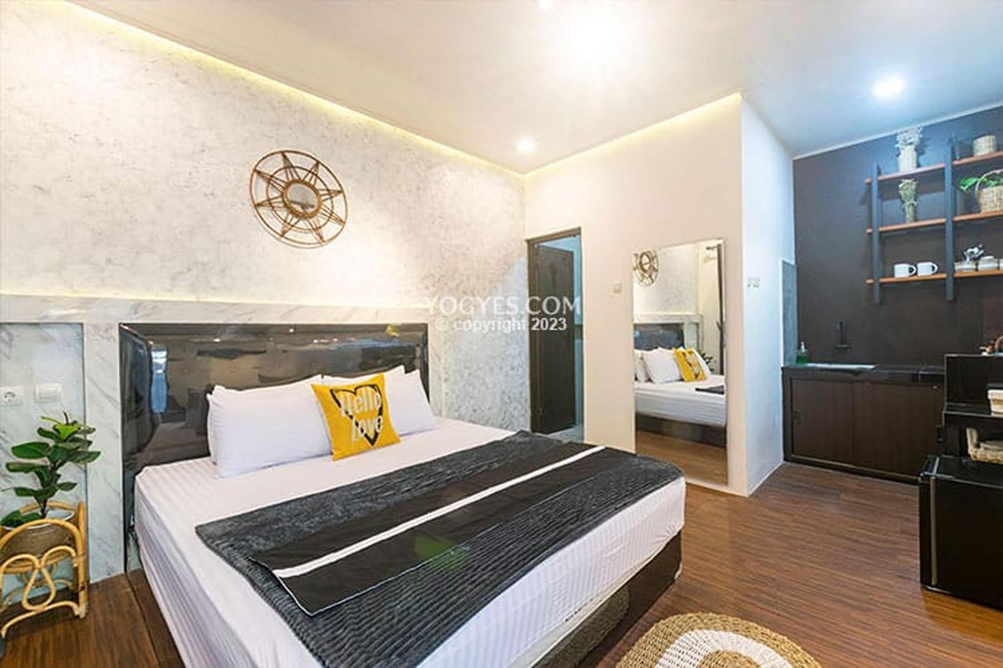 Destiny House Hotel Джокякарта Екстериор снимка