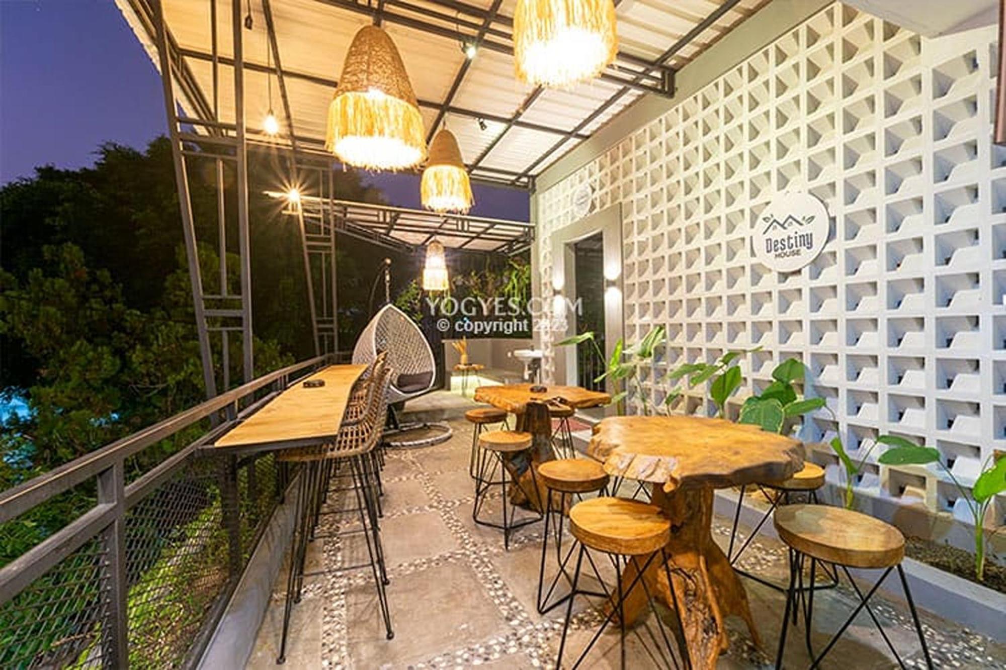 Destiny House Hotel Джокякарта Екстериор снимка